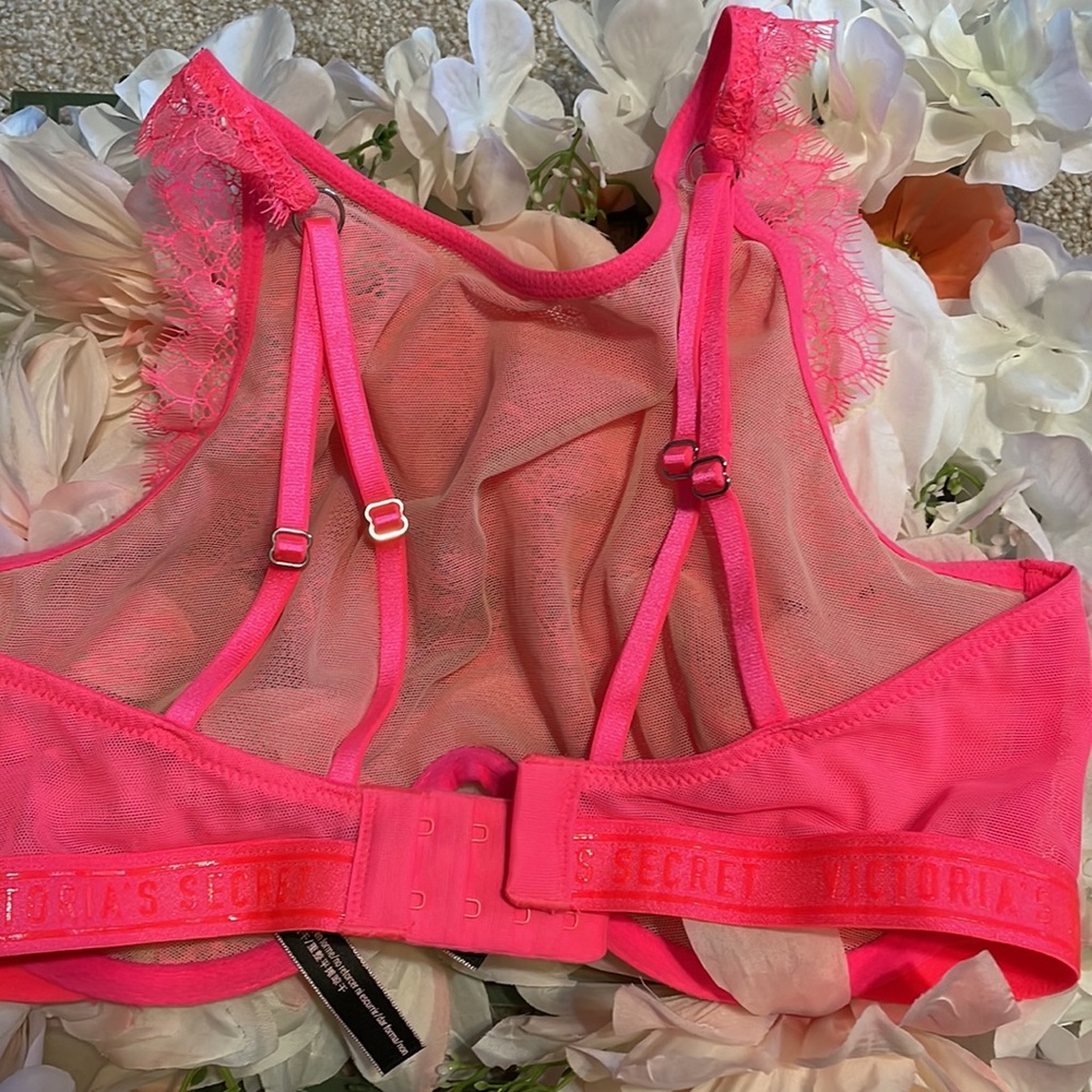 Victoria Secret 32DD - Picture 6 of 6